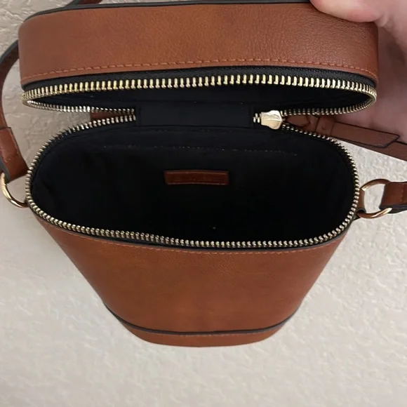 EXPRESS Bucket Purse - Picture 7 of 9